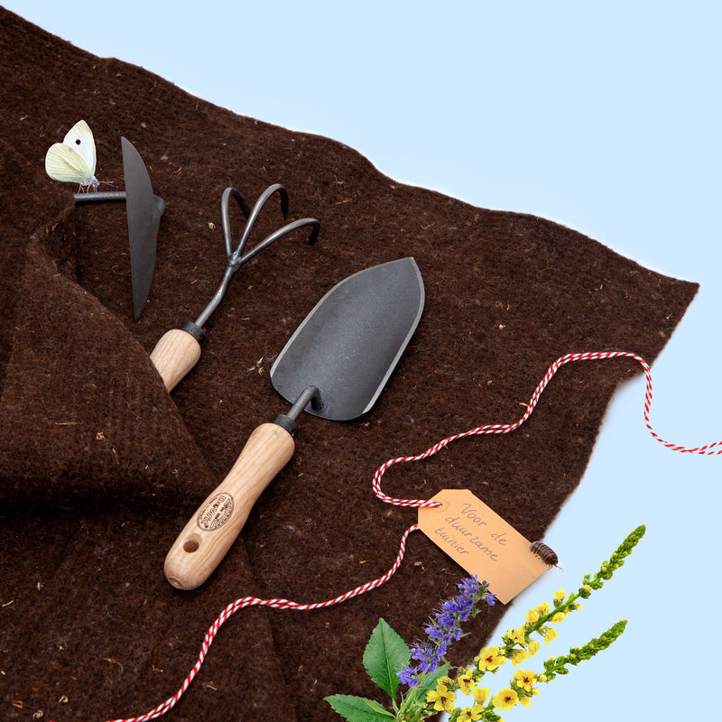 cadeaupakket voor de duurzame tuinier, woldoek met tuingereedschap
