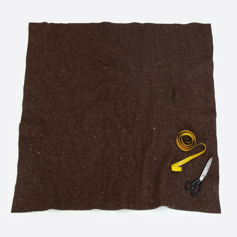 woldoek, een bruine doek met schaar en rollint